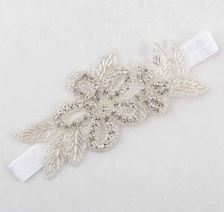 valkoinen hiuspanta, vauvojen hiuspanta, gumminauhallinen hiuspanta, elegantti hiusasuste, juhlava hiuspanta, lasten hiuskoristeet, tyylikäs vauvan asuste