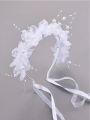 hiuspanta tytöille, juhlava hiuspanta, valkoinen hiuspanta, kukkahiuspanta, helmikoristeinen panta, kastetilaisuuden hiuspanta, lasten juhlahiuspanta, häiden asusteet, prinsessahiuspanta, romanttinen hiuspanta
