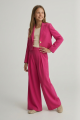 Tyttöjen juhlasetti Emi fuksia, takaa kuvattu, viimeistelty fuksia juhlasetti